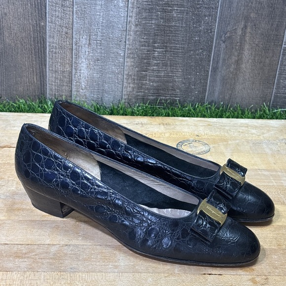 Salvatore Ferragamo Shoes - Vintage Salvatore Ferragamo Vara Black Croc Embossed Leather Pumps Sz 9B